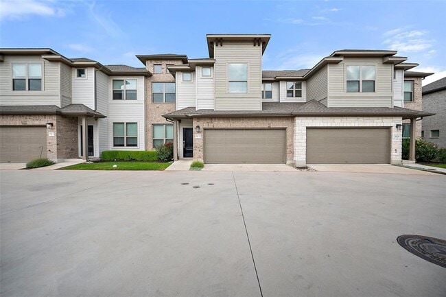 Building Photo - 2500 Forest Creek Dr