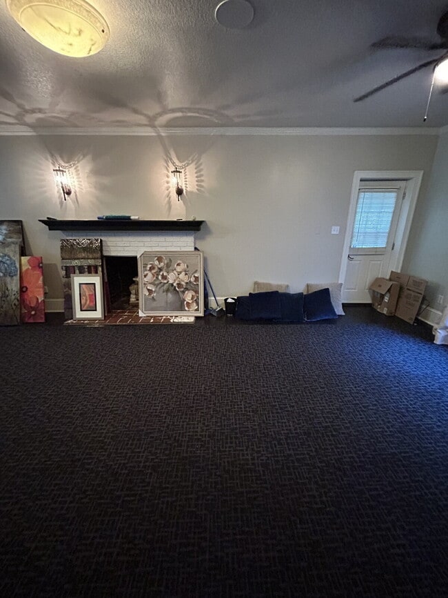 Building Photo - "Charming 4-Bedroom Retreat with Granite F...