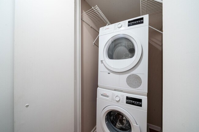 Building Photo - 700 Grove St