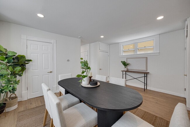 Building Photo - 5385 Reber Pl