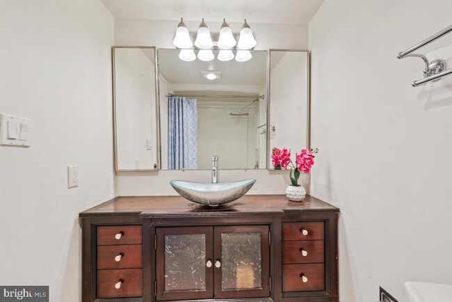 Building Photo - 5904 Mt Eagle Dr