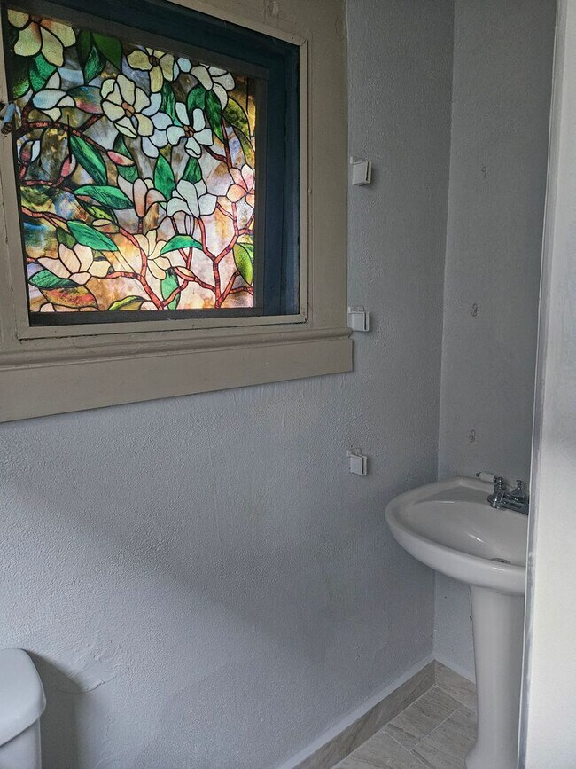 Building Photo - (FIRST MONTH FREE RENT) 1 BEDROOM 1 BATH  LOCATED IN DAYTONA BEACH