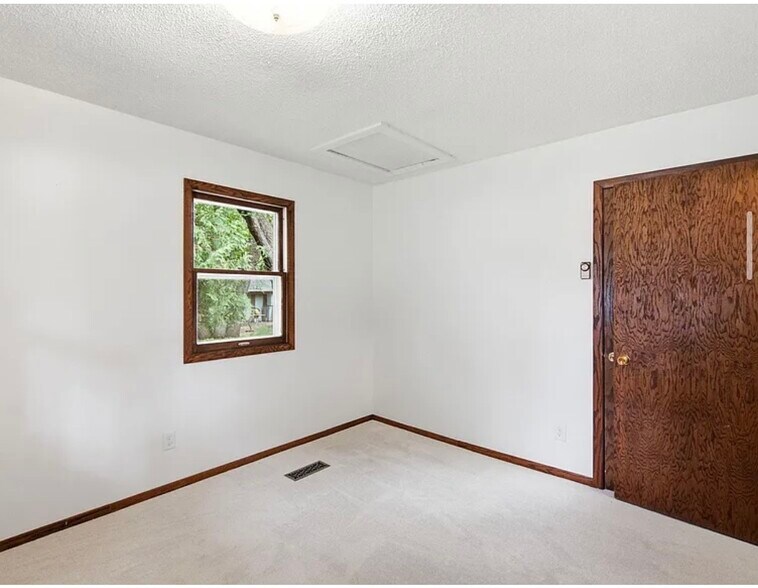 Building Photo - 15524 Larch St NW