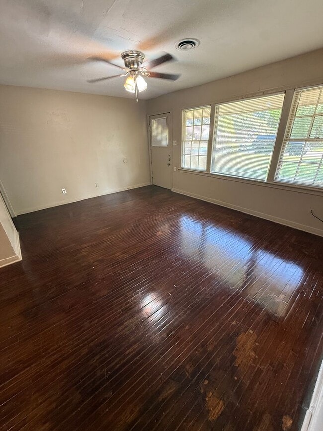 Building Photo - 3 Bedroom, 1 Bathroom Home for Rent