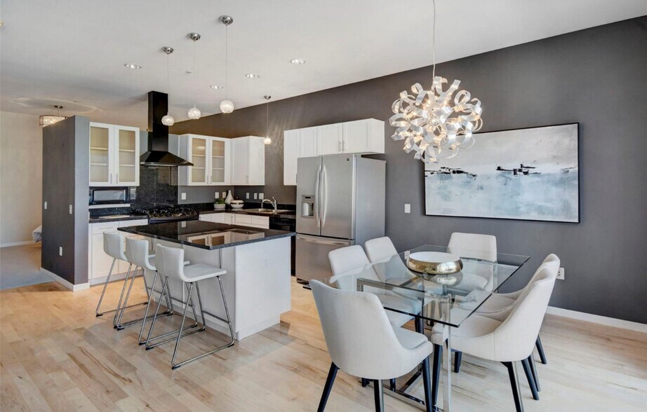 Building Photo - 1438 Little Raven St