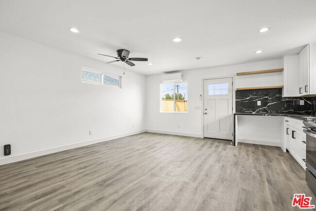 Building Photo - 1051 Gill Ave