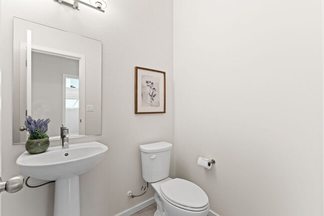 Building Photo - Like-New 4BR Corner Home w/ A/C, 2-Car Garage & Bonus Room