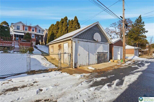 Building Photo - 1050 Delaware Ave