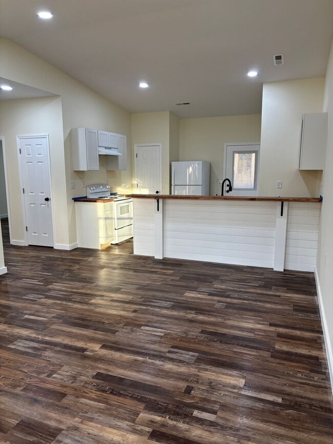 Building Photo - Arab Duplex Homes For Rent