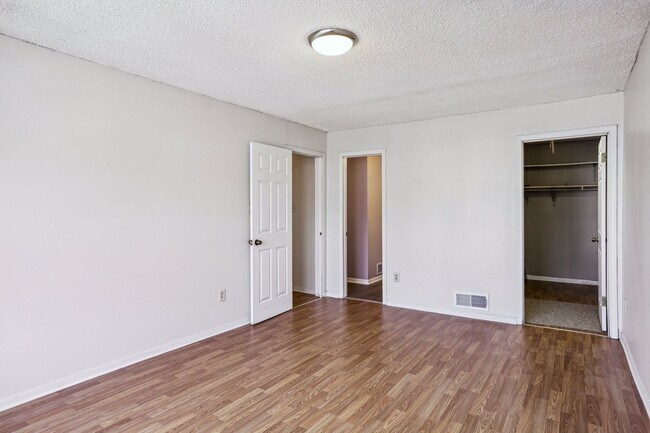 Building Photo - 41 Burlington Ct