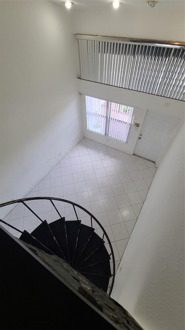 Building Photo - 4121 NW 26th St