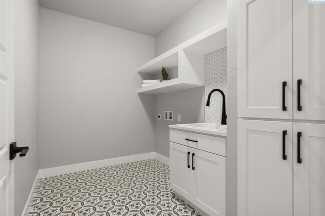 Building Photo - Move in ready luxury home!