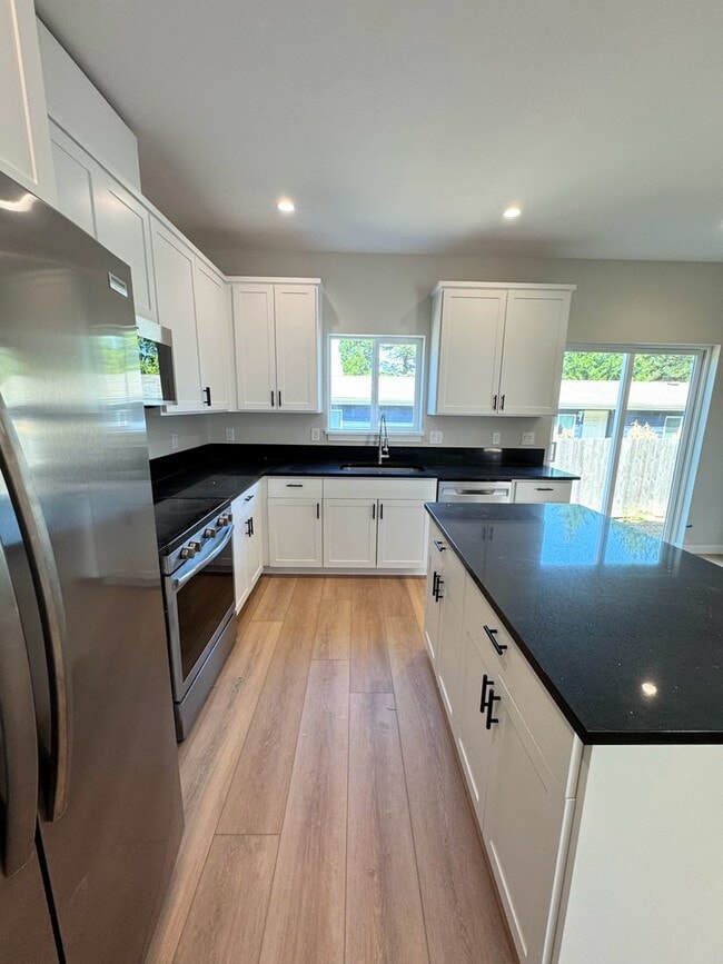 Building Photo - Newly Built 3 Bed, 2.5 Bath Cottage Homes with Washer & Dryer