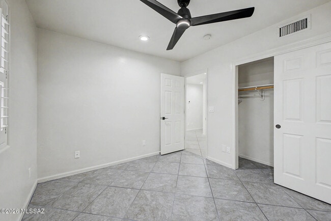 Building Photo - 5555 N Cres Ridge Dr