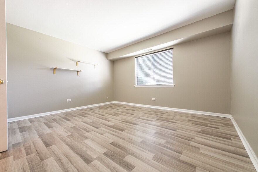 Building Photo - 1505 N Windsor Dr