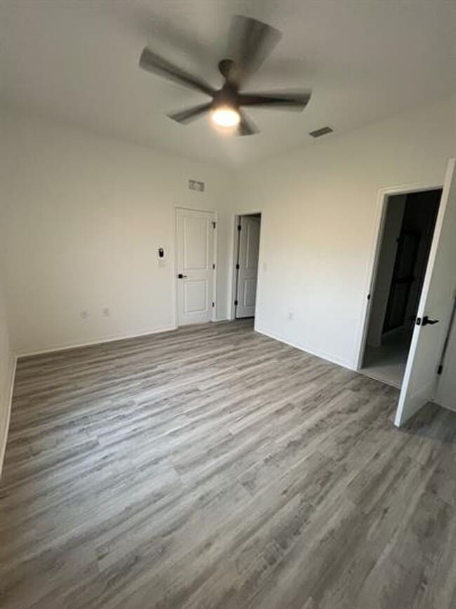 Building Photo - 4214 Santa Barbara Blvd