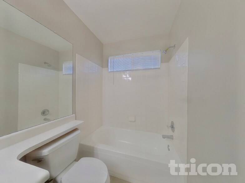 Building Photo - 1448 Sunnyside St