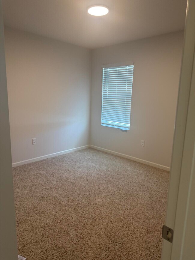 Building Photo - 2008 Olympia Ave SW