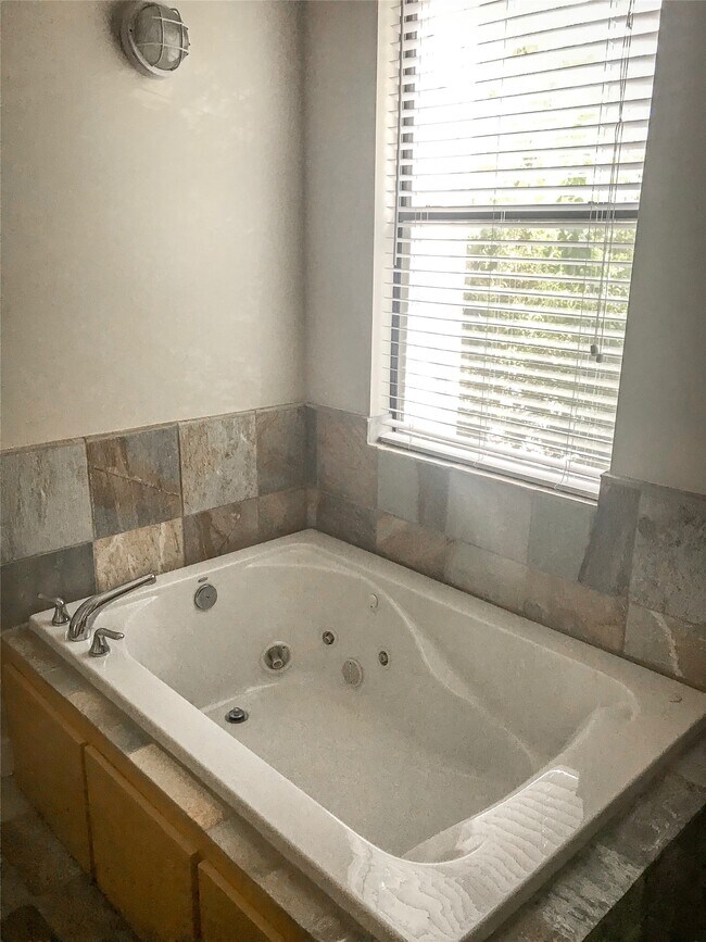 Building Photo - 1019 Bonner St