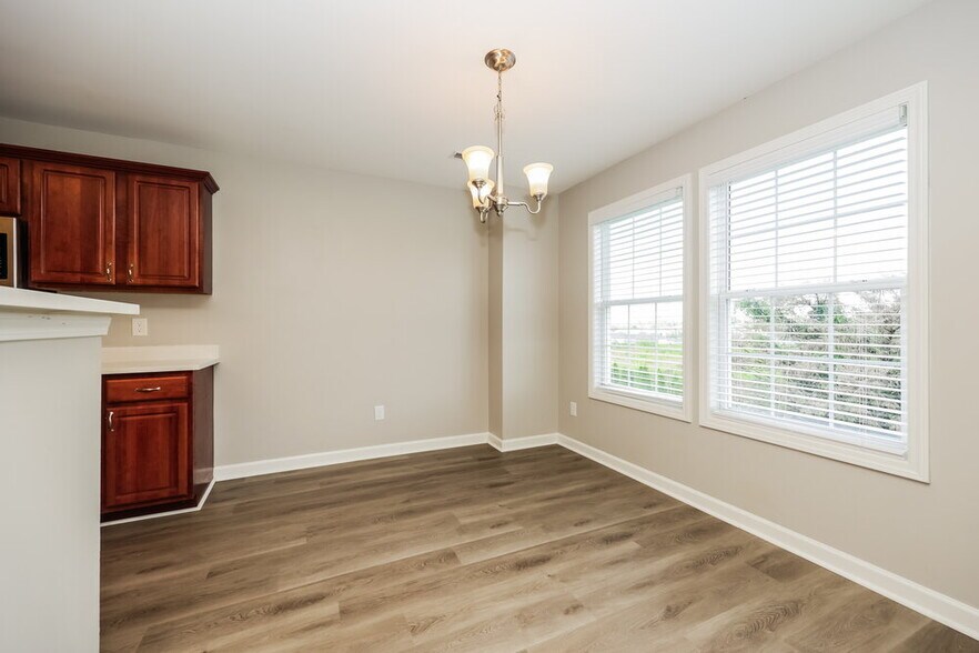 Building Photo - 2945 Hearthside Dr
