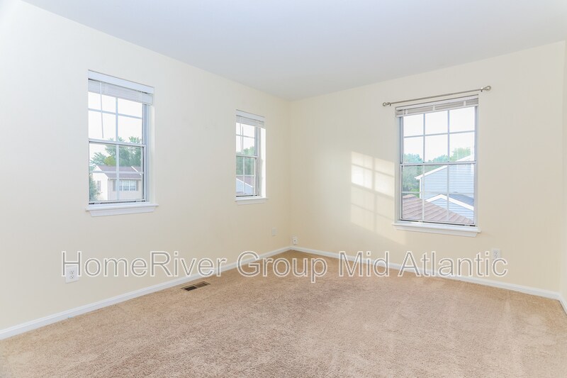 Building Photo - 475 Crisfield Dr