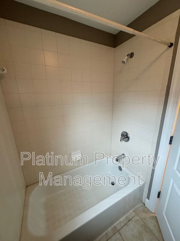 Building Photo - 917 Wallace Falls Dr