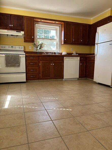 KITCHEN - 54 Hamburg Ave