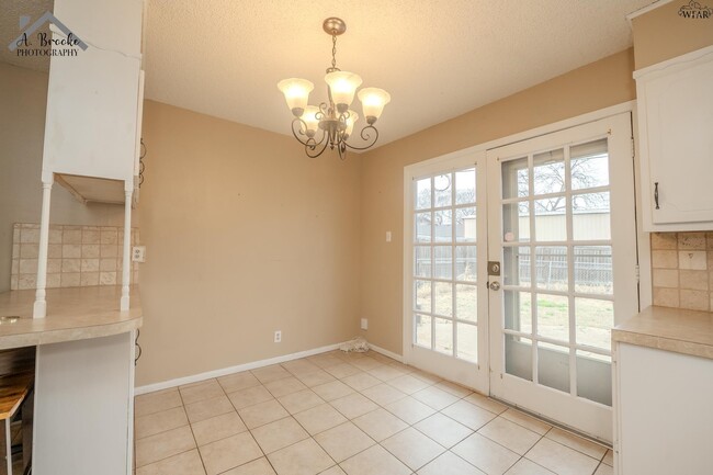 Building Photo - 5222 Jamaica Dr