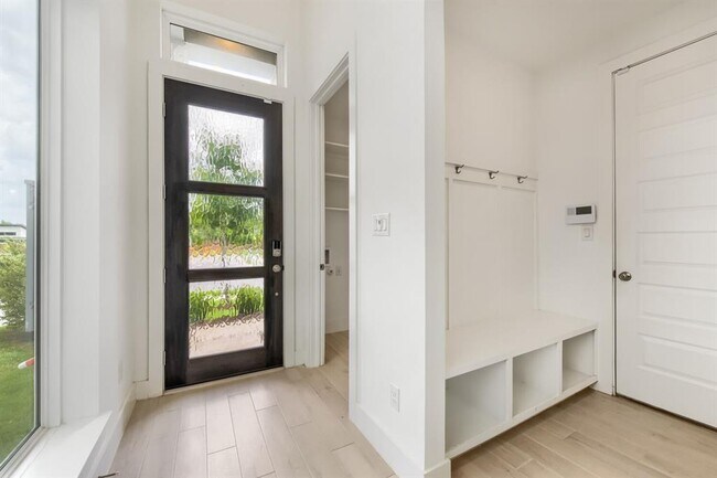 Building Photo - 1505 Seeger Dr