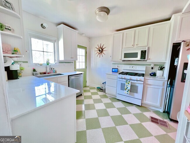 Building Photo - 2494 Batavia St