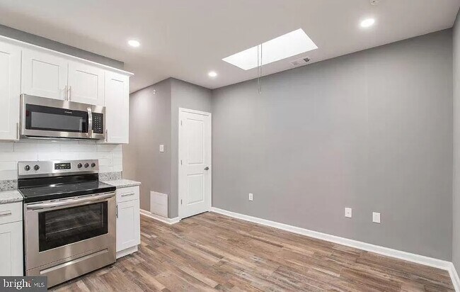 Building Photo - 207 S 49th St