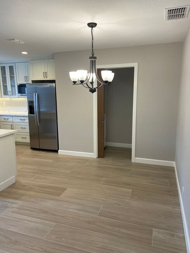 Building Photo - West Roseville - Remodeled 2 Bdrm, 1 Bath