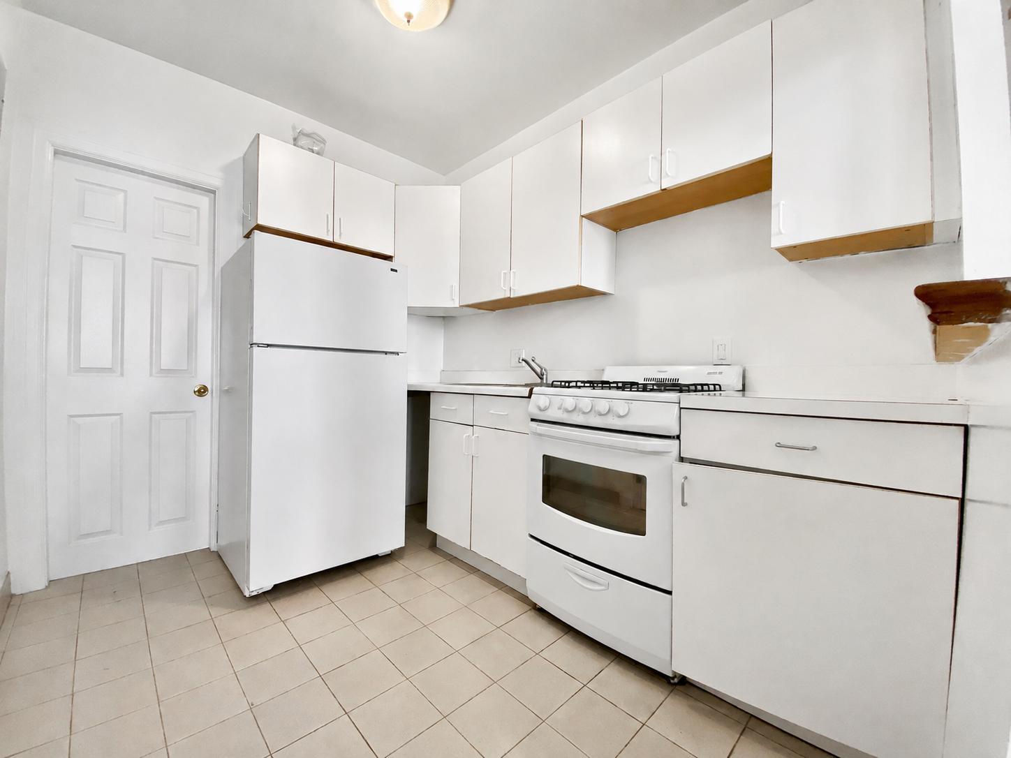 Building Photo - 302 W 107th St