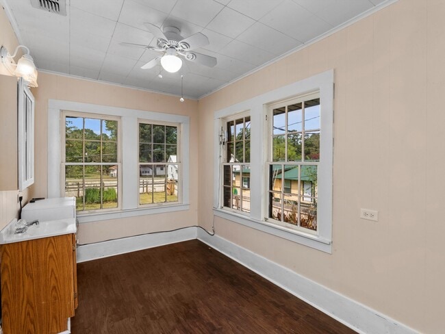 Building Photo - 107 St John St