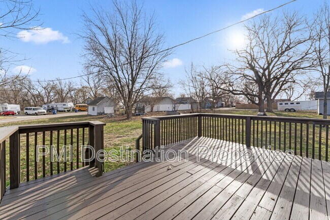 Building Photo - 304 Beech St