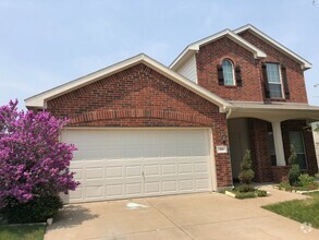 Building Photo - Roomy 4 bedroom 2.5 bath in Waxahachie!!