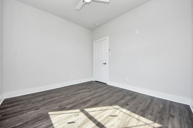 Building Photo - 1110 E Main St