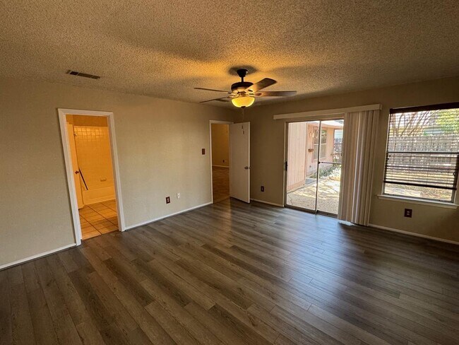 Building Photo - 9001 Jesse James Dr