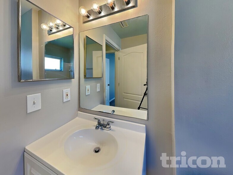 Building Photo - 1731 Lady Palm Ct