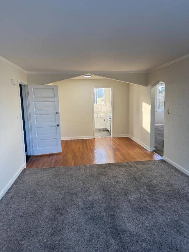 Building Photo - 525 14th Ave