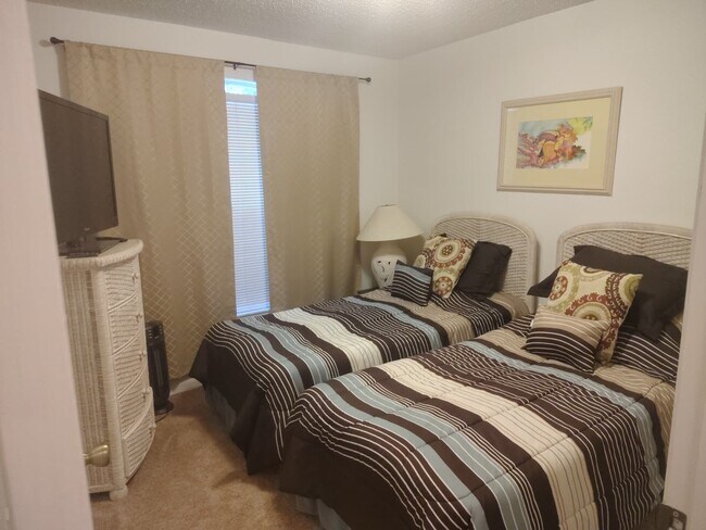 Building Photo - 449 Hollinghead Loop