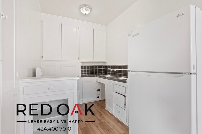 Building Photo - 516 S St Andrews Pl