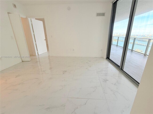 Building Photo - 488 NE 18th St