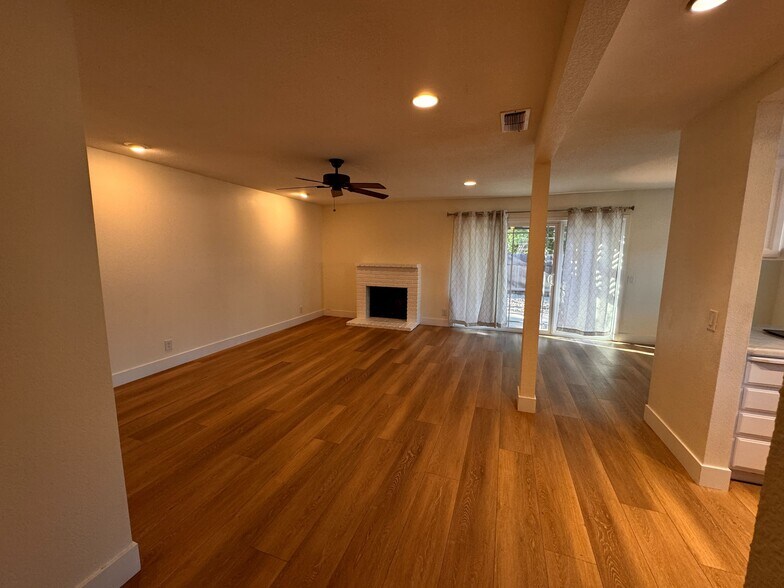 Building Photo - 11049 Autumnwind Lane