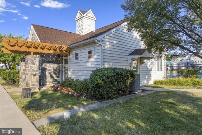 Building Photo - 5089 Stapleton Terrace