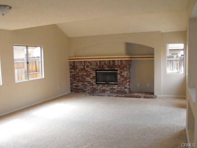 Building Photo - CHARMING 3 BEDROOM 2 STORY