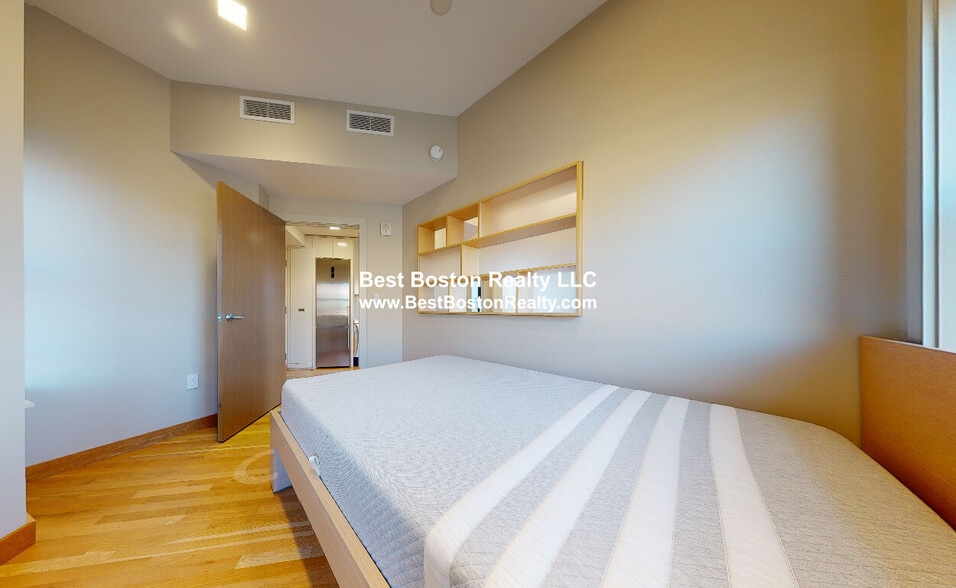 Building Photo - 115 Mt Auburn St