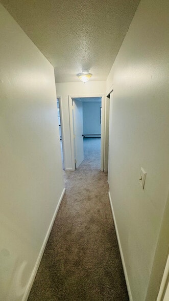 Building Photo - 128 Mammoth Rd