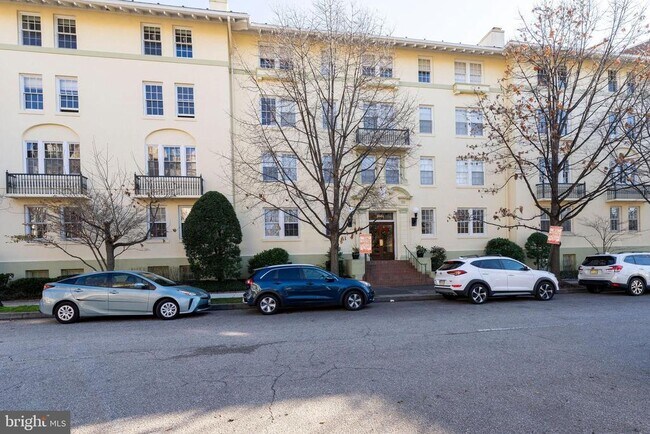Building Photo - 3401 Greenway