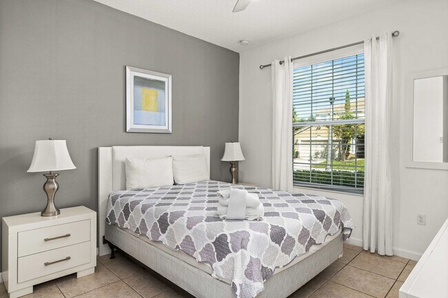 Building Photo - 4140 Oak Tree Dr